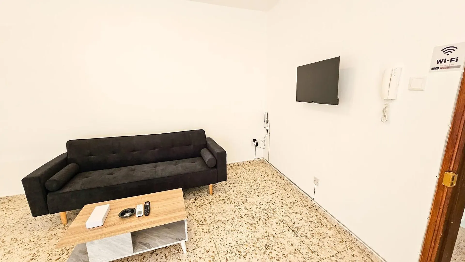 Apartment Unique City Center Rooms, 150M From Chabad Lubavitch Larnaca Cyprus